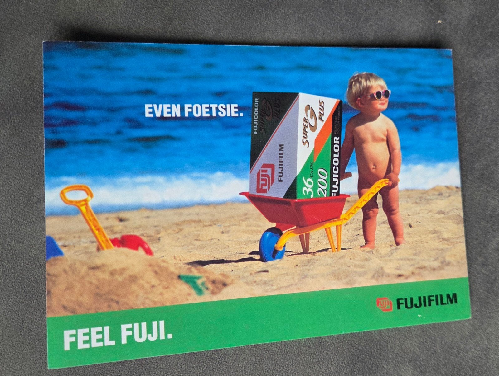 Vintage Fujifilm Ansichtkaart - Even Foetsie, Feel Fuji, Verzenden, 1980 tot heden, Ongelopen, Overige thema's