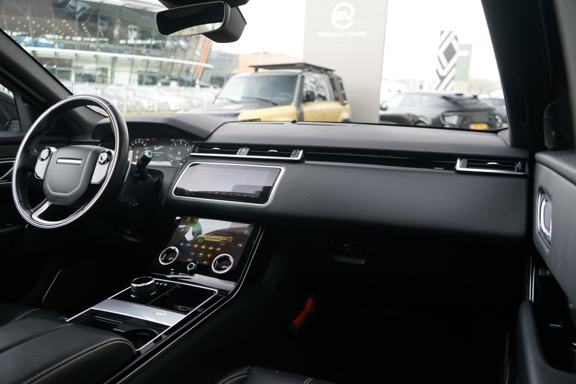 Land Rover Range Rover Velar 2.0 P300 Turbo AWD R-Dynamic SE, Automaat, 12 maanden, Gebruikt, 4 cilinders