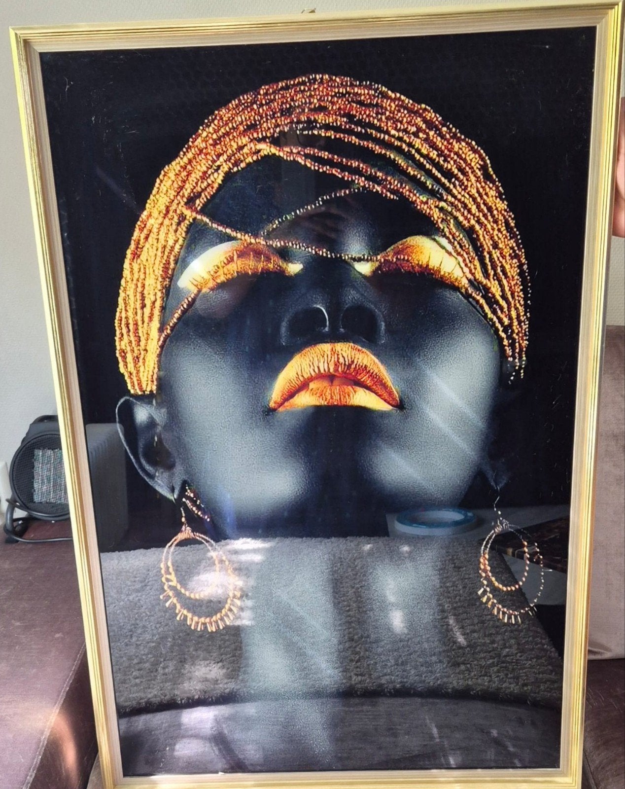 Modern Portret Schilderij - Vrouw met Gouden Details, Ophalen, Print, Achter glas, Overige materialen