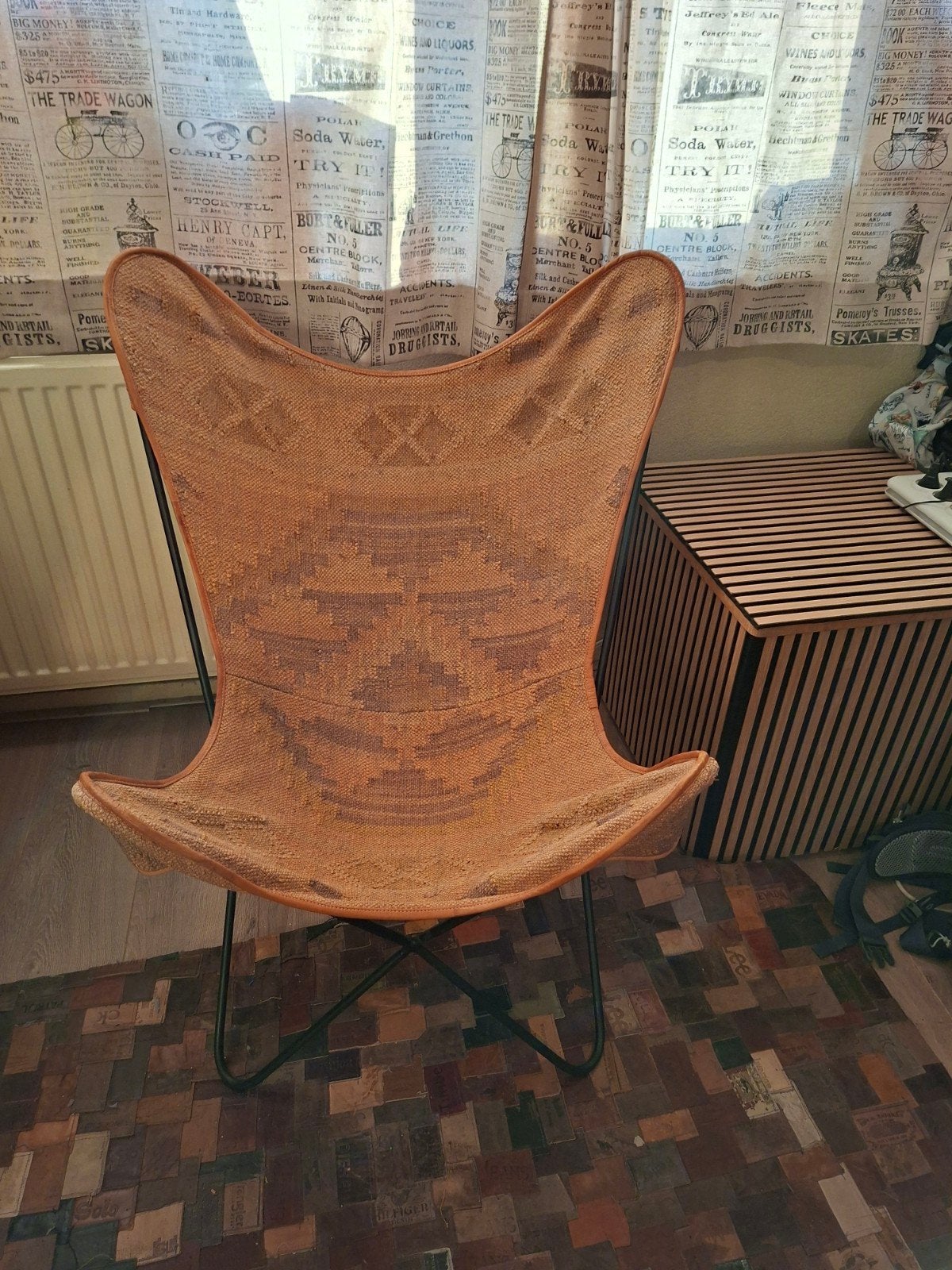 vlinderstoel (zo goed als nieuw) Scandinavisch design, Ophalen, Bruin, Zo goed als nieuw, Stof