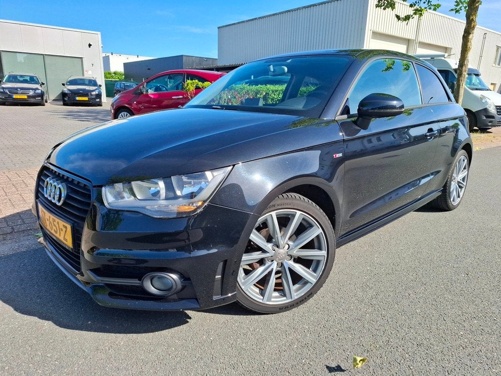 Audi A1 1.2 TFSI S-LINE AIRCO/NAVI/17INCH!, Auto's, Audi, Voorwielaandrijving, Euro 5, Zwart, 4 cilinders