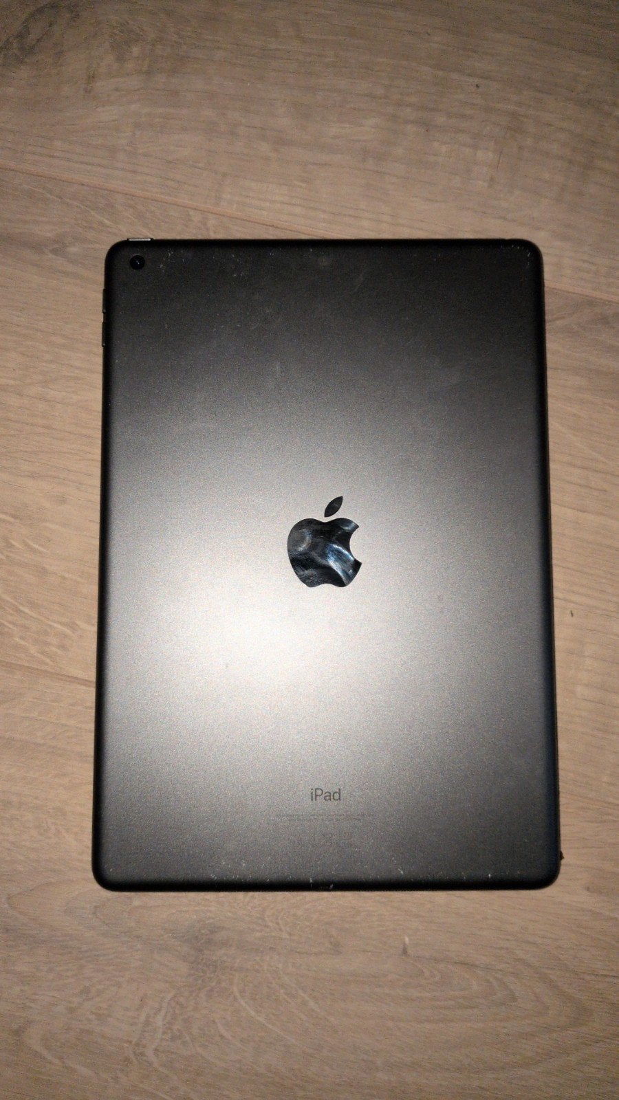 Apple iPad (model onbekend) met Logitech toetsenbordhoes, Computers en Software, 10 inch, Apple iPad, Zwart, Ophalen of Verzenden