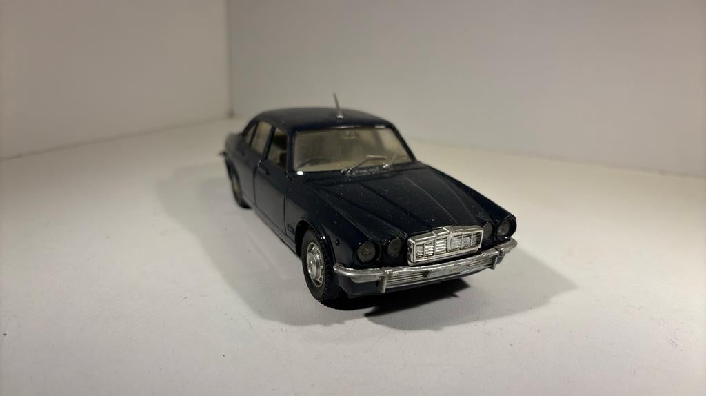 Jaguar xj4.2 saloon polistil 1.25, Hobby en Vrije tijd, Modelauto's | 1:24, Overige merken, Ophalen of Verzenden, A, A