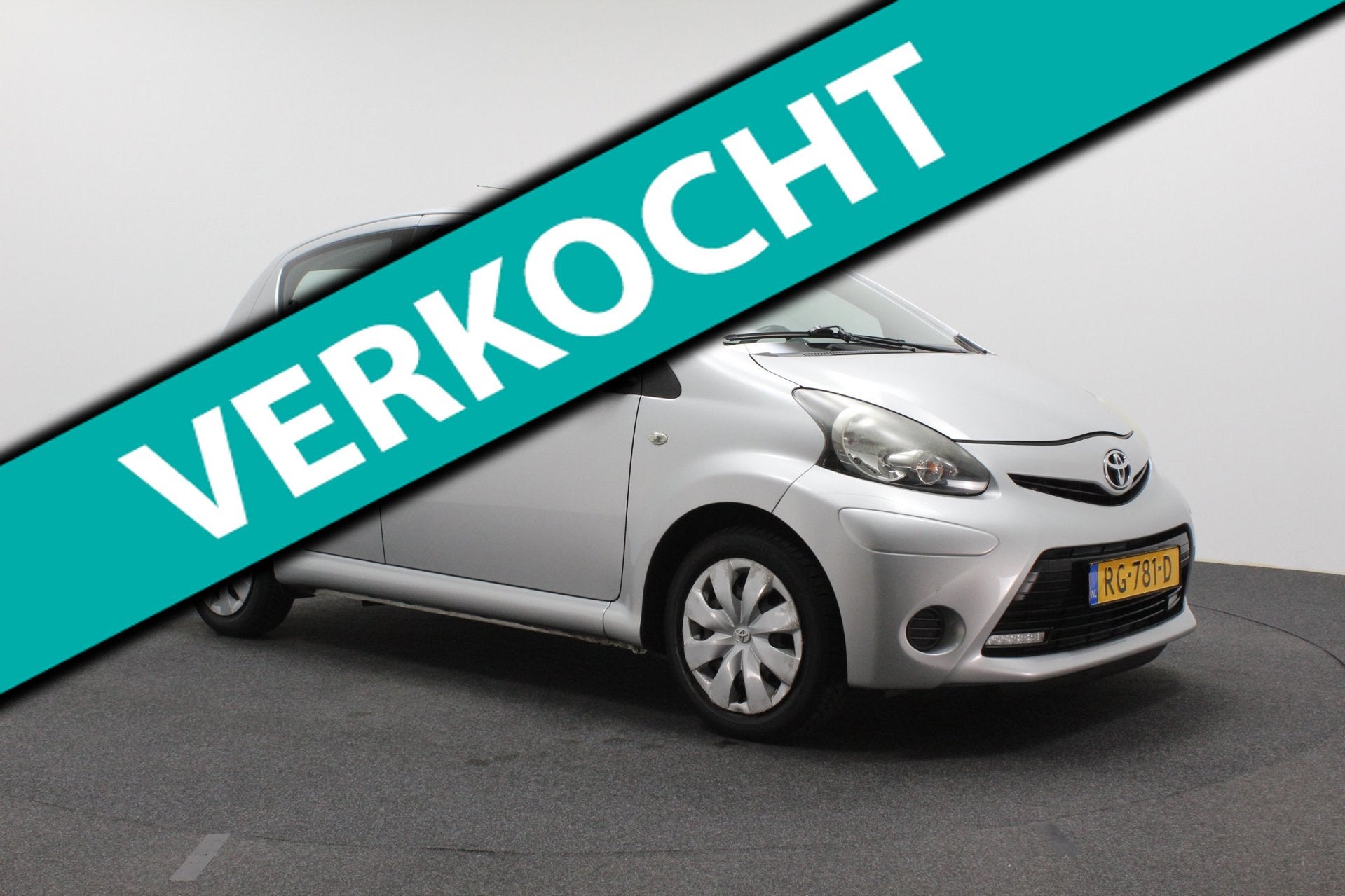 Toyota Aygo 1.0 VVT-i Comfort | Airco | LED verlichting | El, Auto's, Voorwielaandrijving, Euro 5, Gebruikt, 4 stoelen