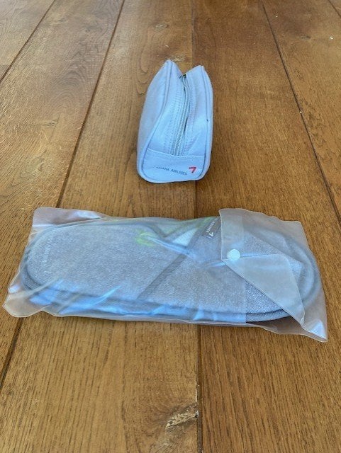 Asiana Airlines Business Class Comfort Bag met slippers, Ophalen of Verzenden, Nieuw, Overige typen