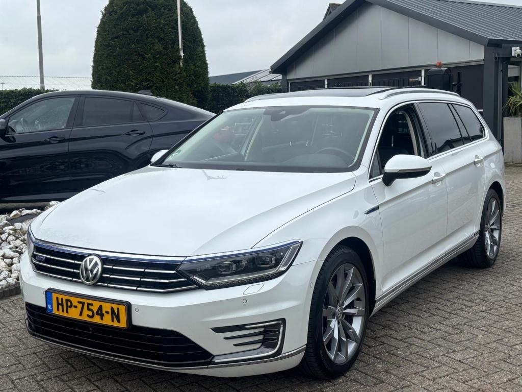 Volkswagen Passat Variant 1.4 TSI GTE Highline 2015 WIt Pano, Gebruikt, Euro 6, 4 cilinders, 157 pk