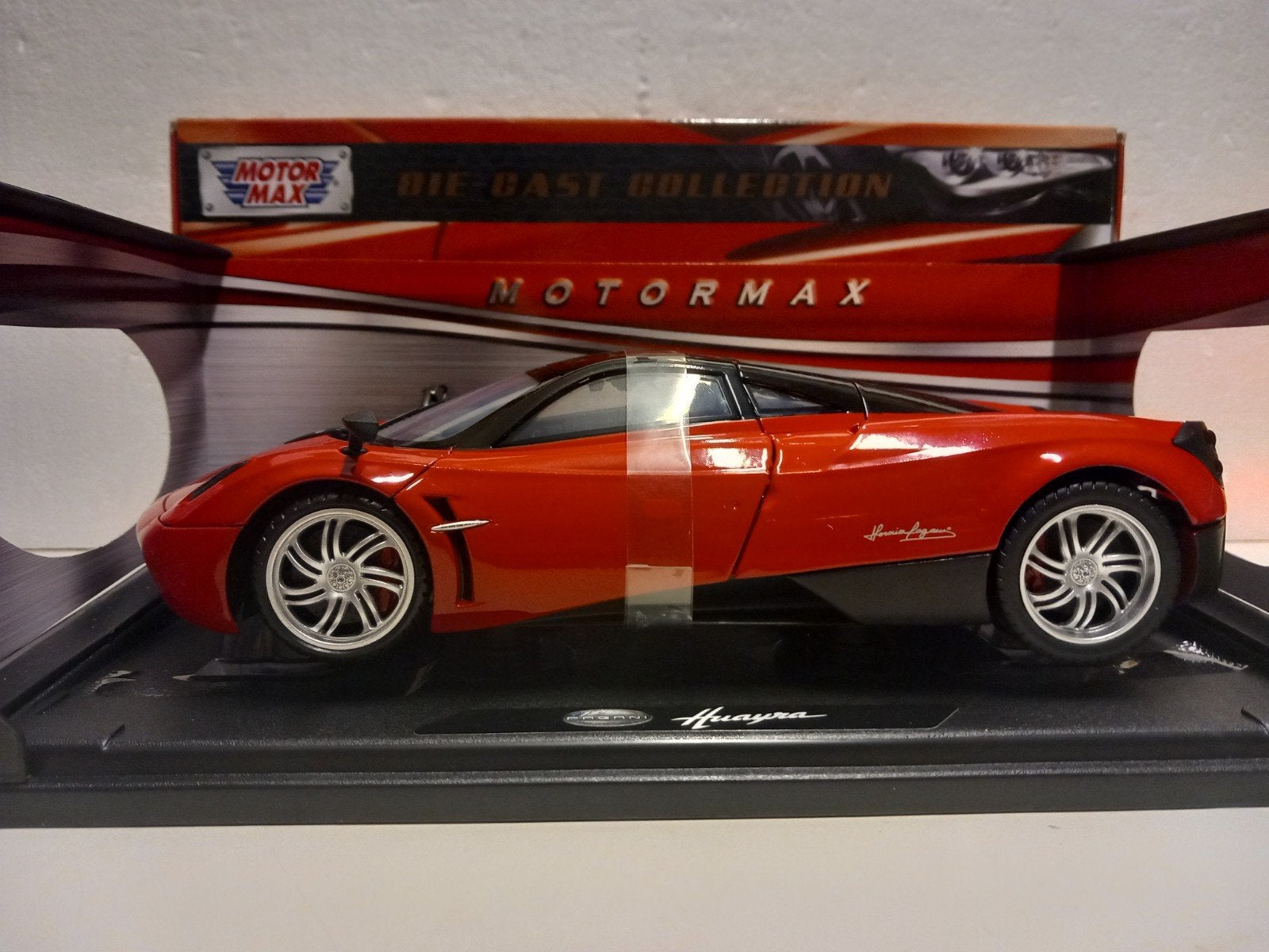 Pagani Huayra rood Motormax metal 1:18 KRD, Hobby en Vrije tijd, Modelauto's | 1:18, Ophalen of Verzenden, Zo goed als nieuw, Auto