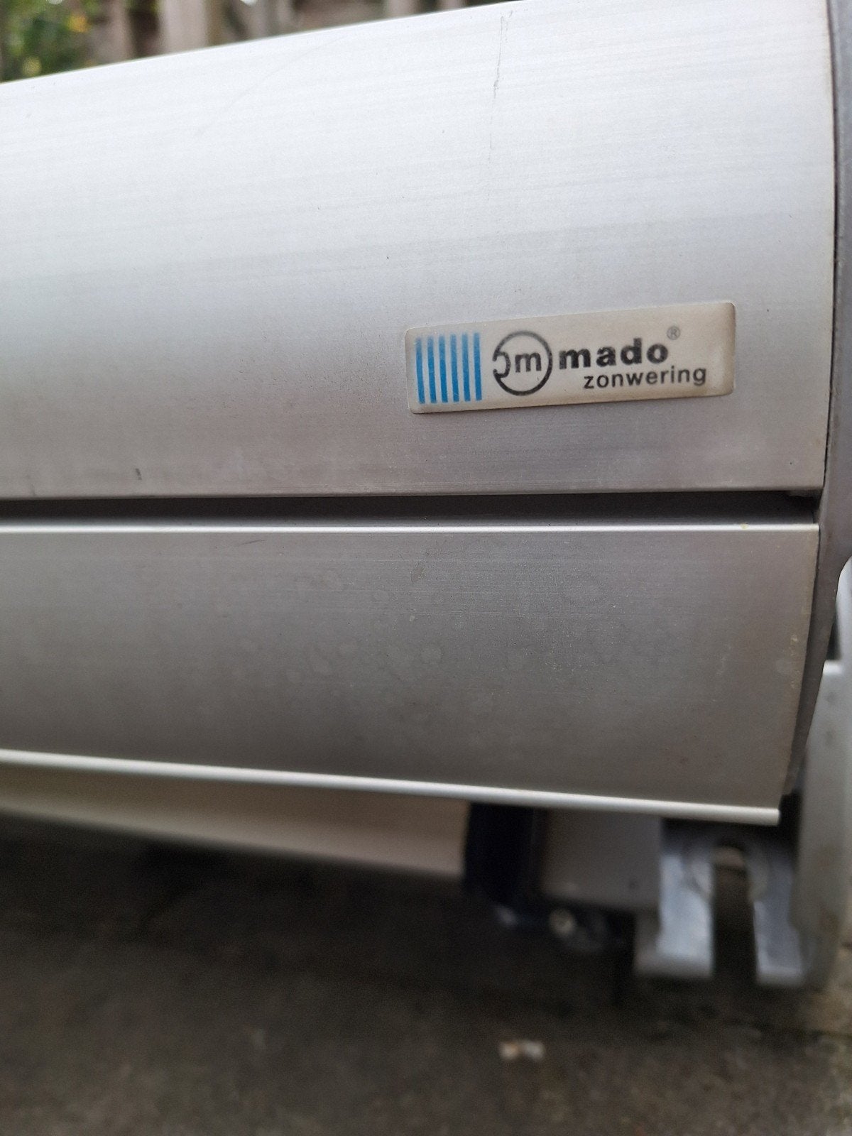 Mado knikarmscherm, Ophalen, Zo goed als nieuw, Knikarmscherm