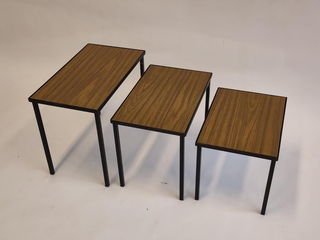 Vintage set tafeltjes miniset nesting tables metaal hout, Overige houtsoorten, Gebruikt, 50 tot 100 cm, .
