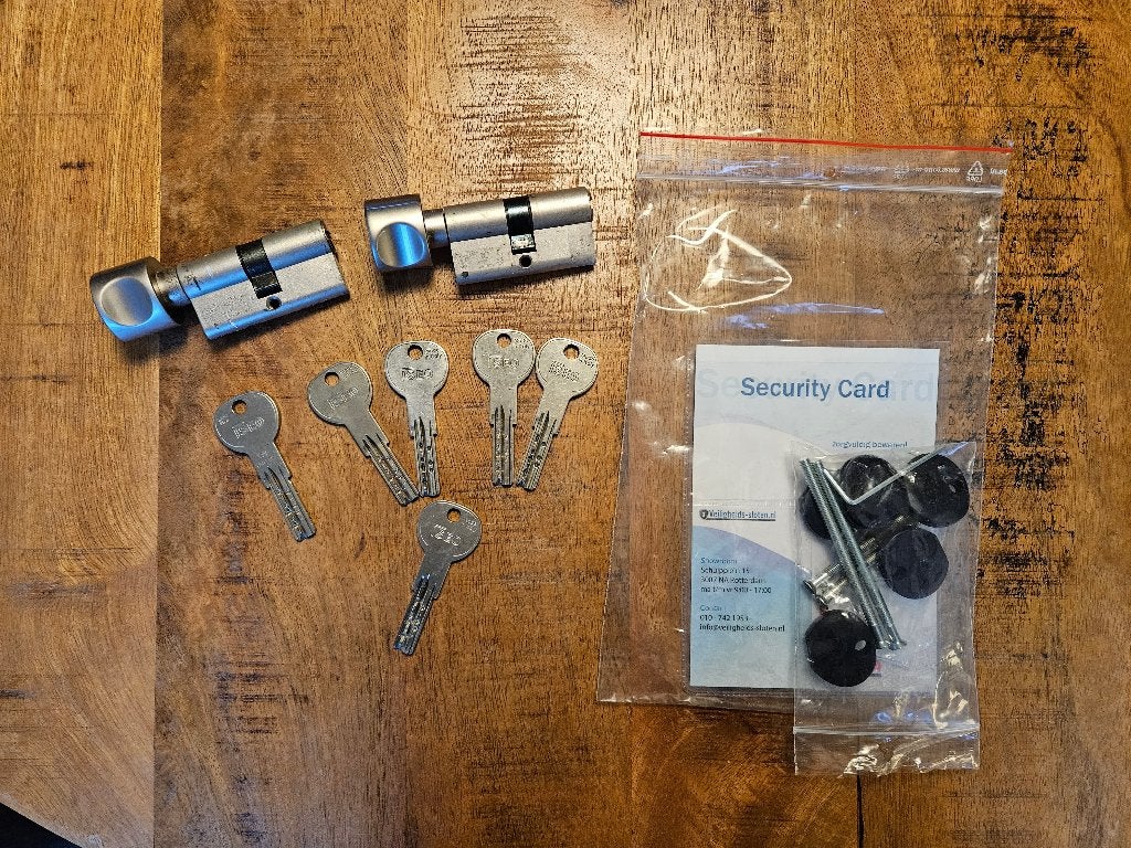 2x Iseo R7 cilinder met draaiknop 30/30, Ophalen of Verzenden, Zo goed als nieuw, IJzer, Slot