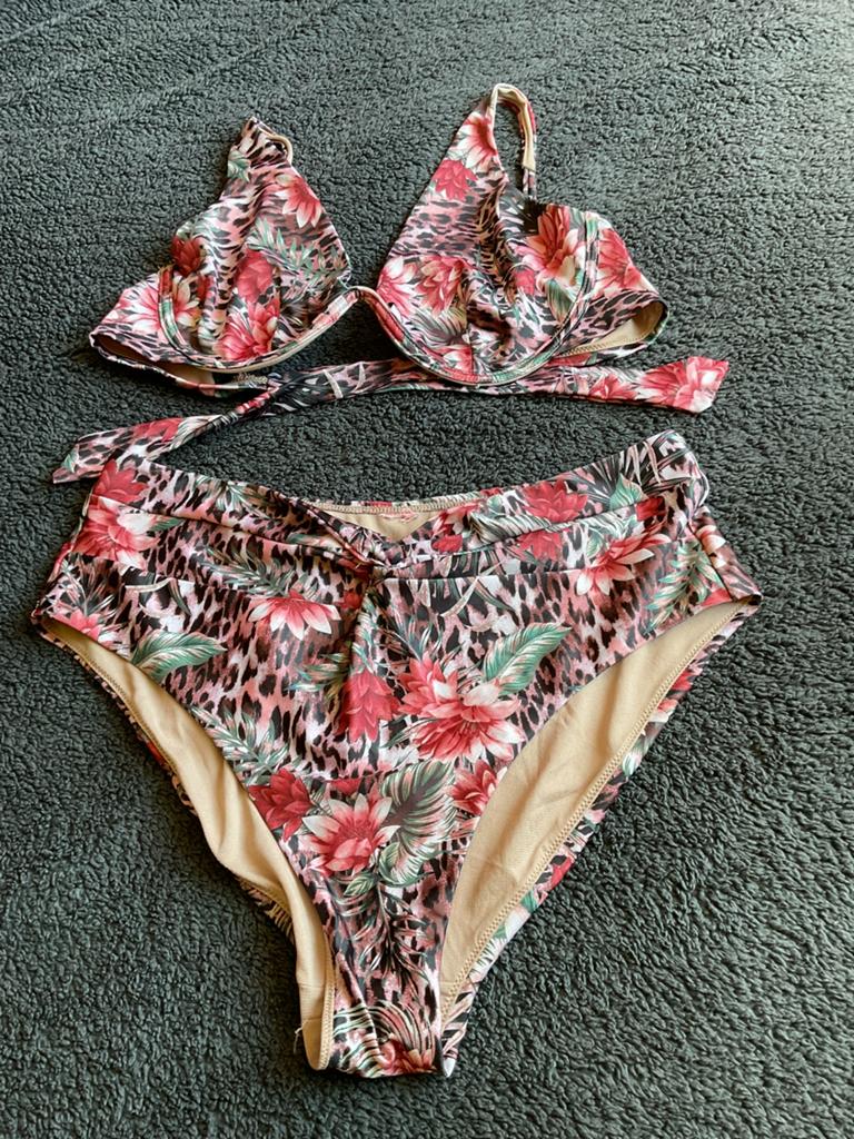 Leuke kleurige bikini mt 46, Ophalen of Verzenden, Zo goed als nieuw, Bikini