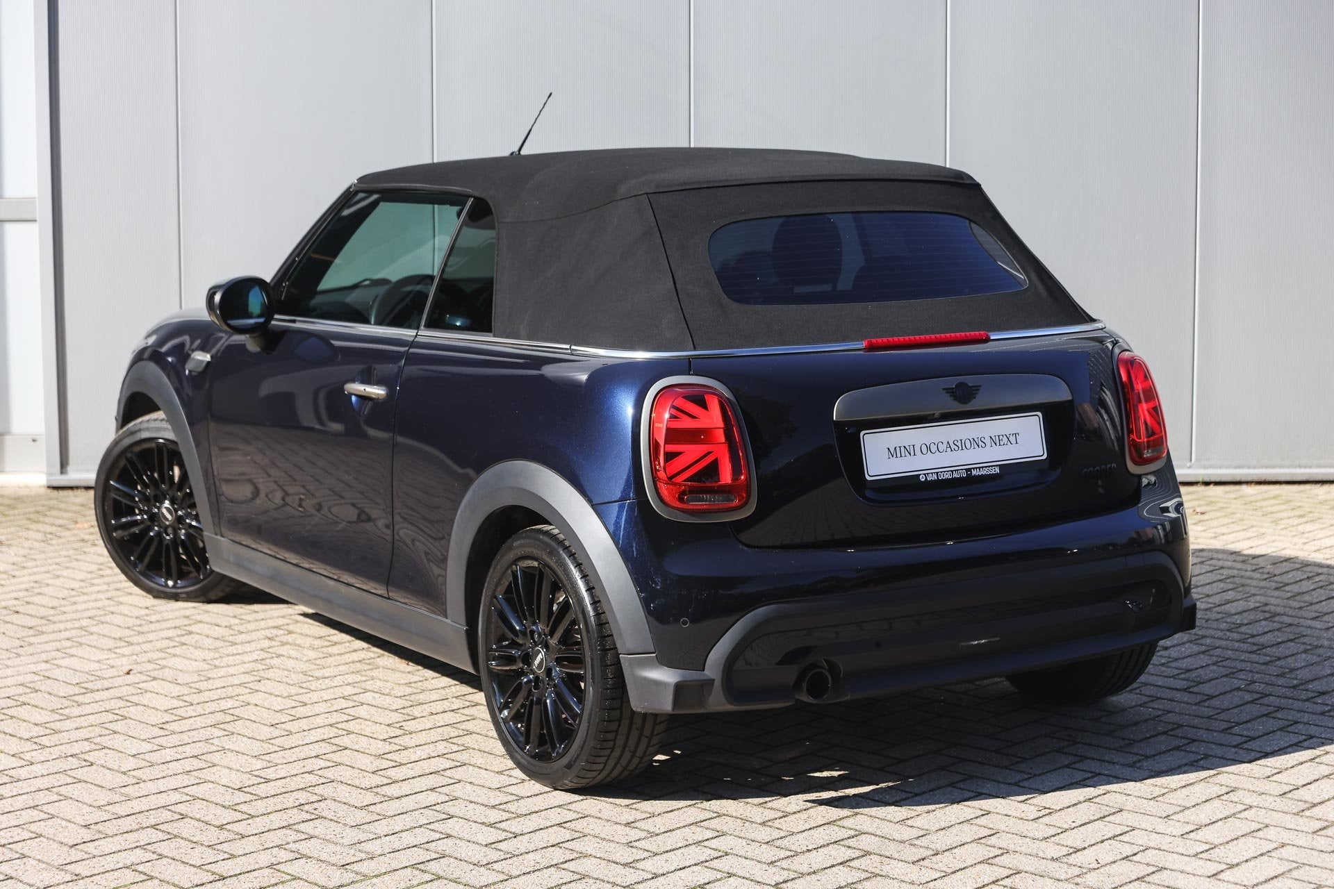 MINI Cabrio Cooper Automaat / Sportstoelen / Comfort Access, Auto's, 136 pk, Gebruikt, Bedrijf, 19 km/l