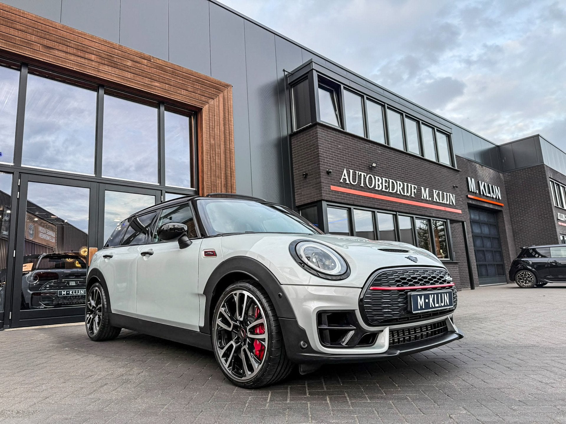 Mini Mini Clubman 2.0 JCW ALL4 John Cooper Works F1 aut 306p, Auto's, Gebruikt, 4 cilinders, Met garantie (alle), Zilver of Grijs