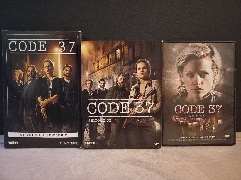 Code 37 Seizoen 1-2-3 : De Complete TV-Serie + Film (13xDVD), Alle leeftijden, Ophalen of Verzenden, Zo goed als nieuw, Thriller