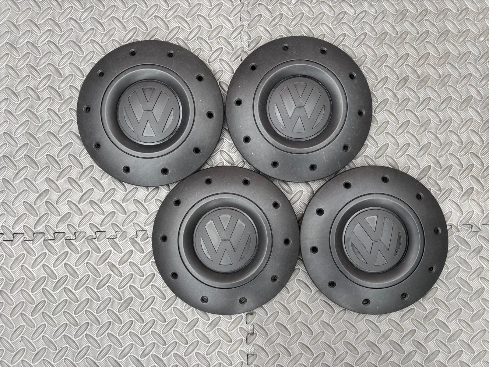 Set originele Volkswagen Transporter naafdoppen, Auto diversen, Wieldoppen, Ophalen of Verzenden, Gebruikt