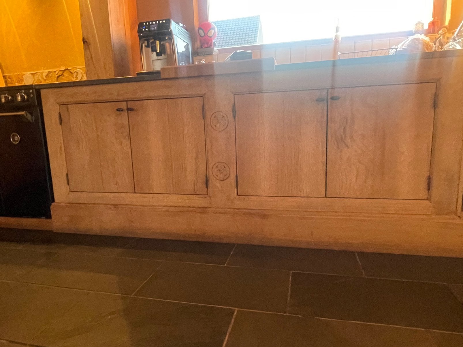 Massief eiken kast met stenen blad, Huis en Inrichting, Kasten | Dressoirs, Ophalen, Gebruikt, Eikenhout, 200 cm of meer