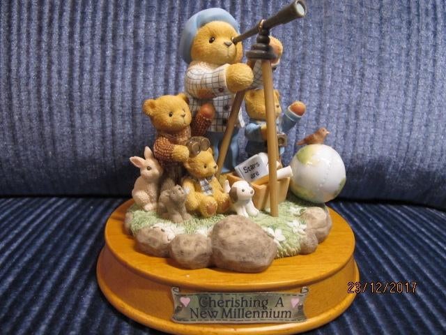 cherished teddie: winfield/r.h. hartford/sierra/theadore,sam, Verzamelen, Beren en Cherished Teddies, Zo goed als nieuw, Beeldje