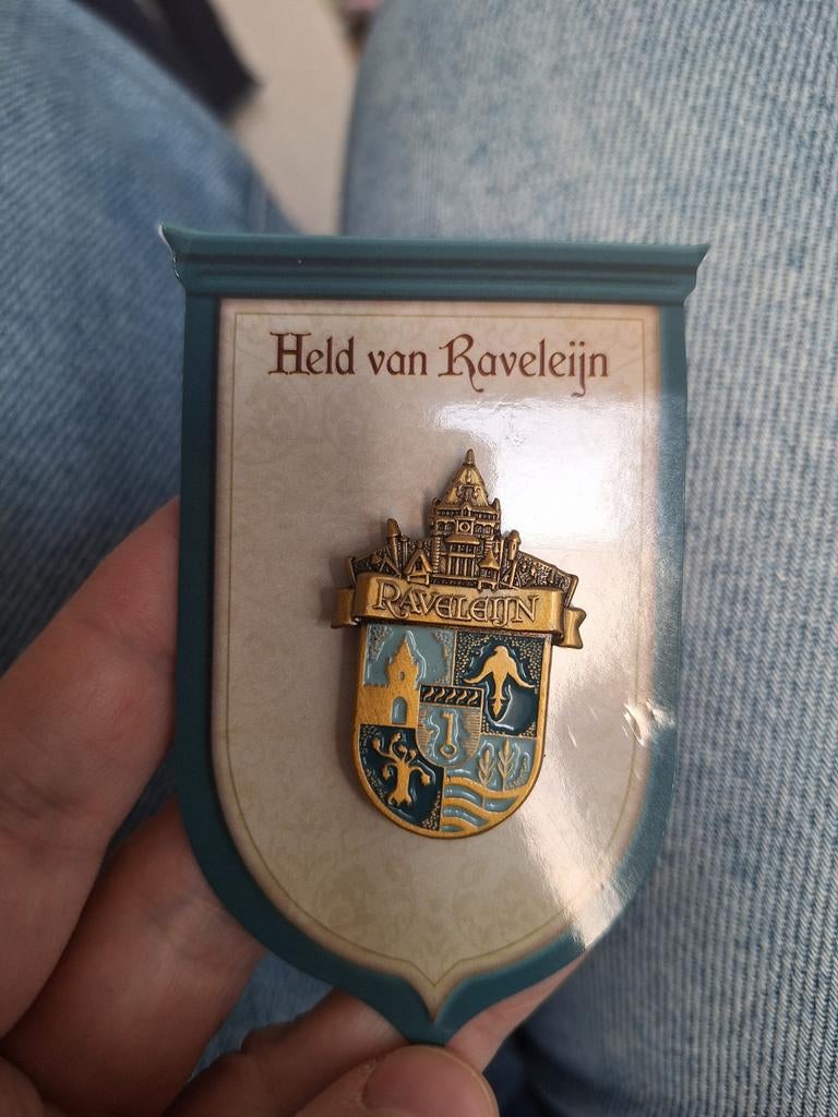 Raveleijn Efteling Speldje limited editie, Ophalen of Verzenden, Zo goed als nieuw, Figuurtje, Speldje of Pin