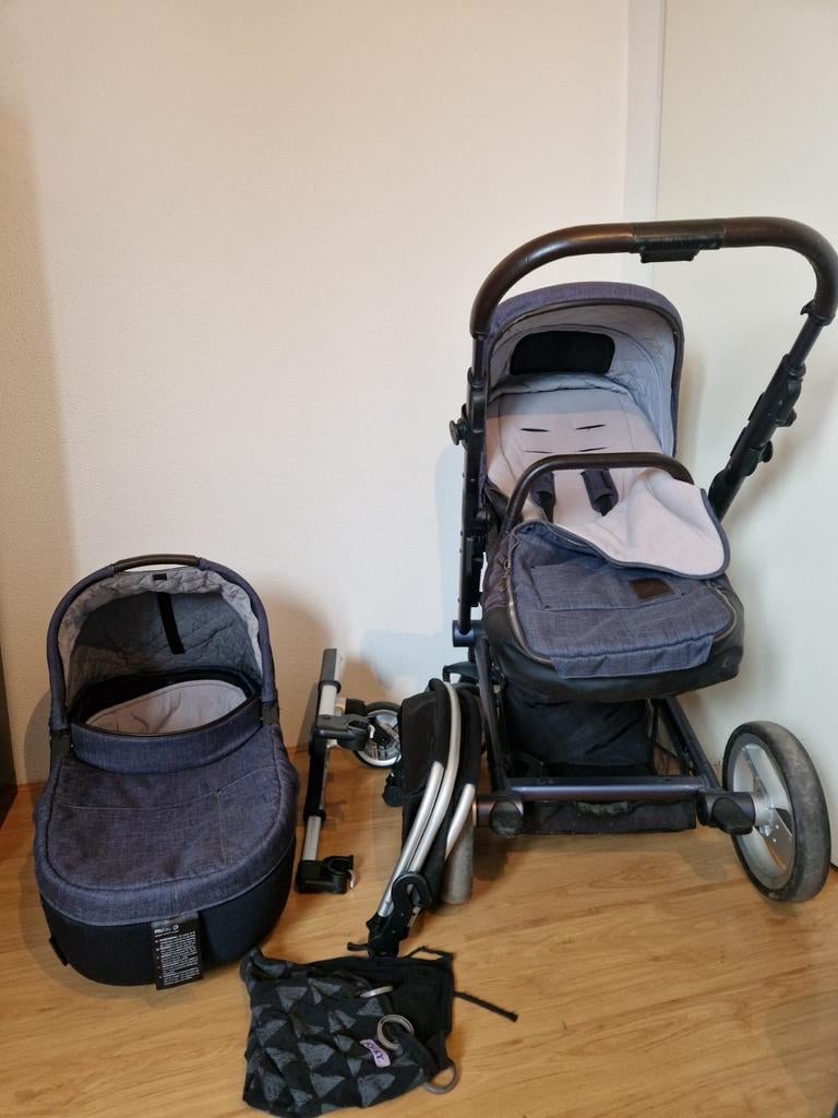 Mutsy kinderwagen met assecoires, Kinderen en Baby's, Kinderwagens en Combinaties, Ophalen, Zo goed als nieuw, Kinderwagen, Mutsy