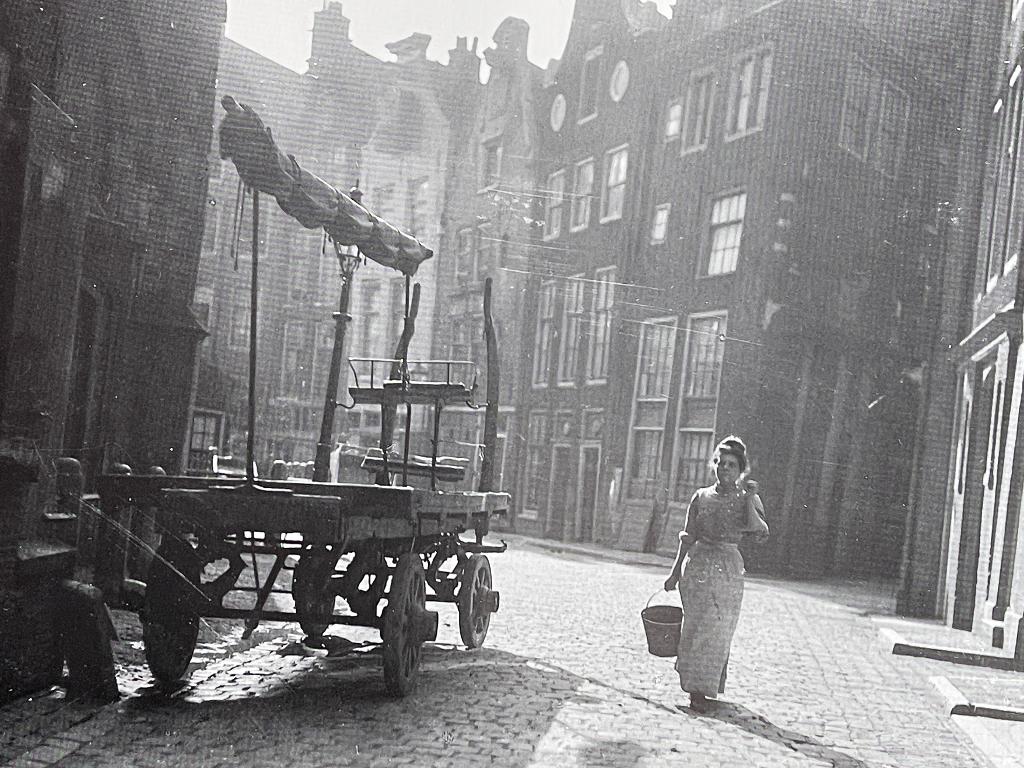 De echo van een eeuw - 100 jaar Amsterdamse stadsgezichten, Ophalen of Verzenden, 20e eeuw of later, Zo goed als nieuw