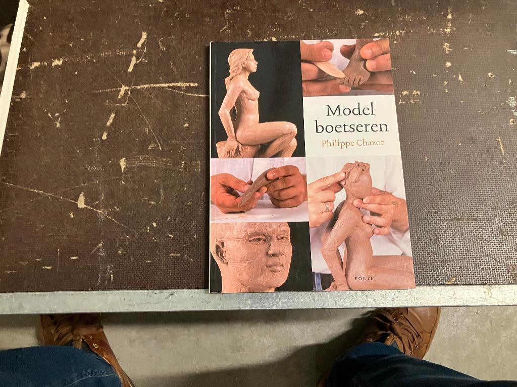 boetseren klei mens lichaam naakt, Boeken, Ophalen of Verzenden, Zo goed als nieuw, Kleien en Boetseren
