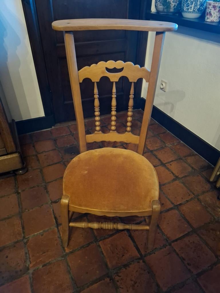 Oude bidstoel, Ophalen
