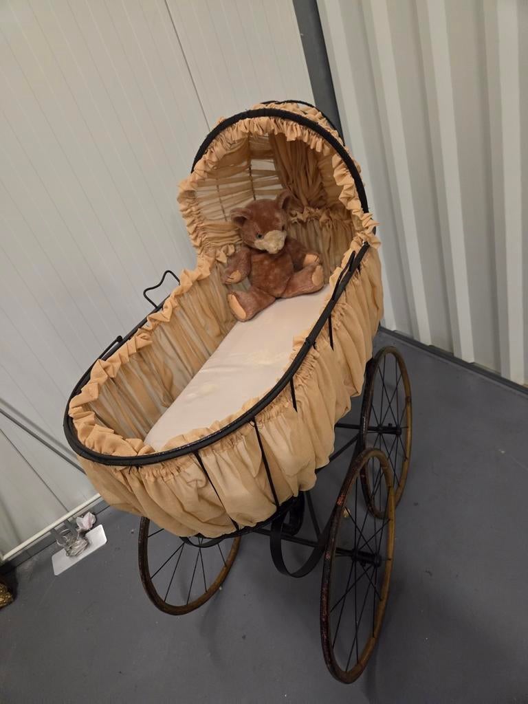 Prachtige antieke wieg, Ophalen