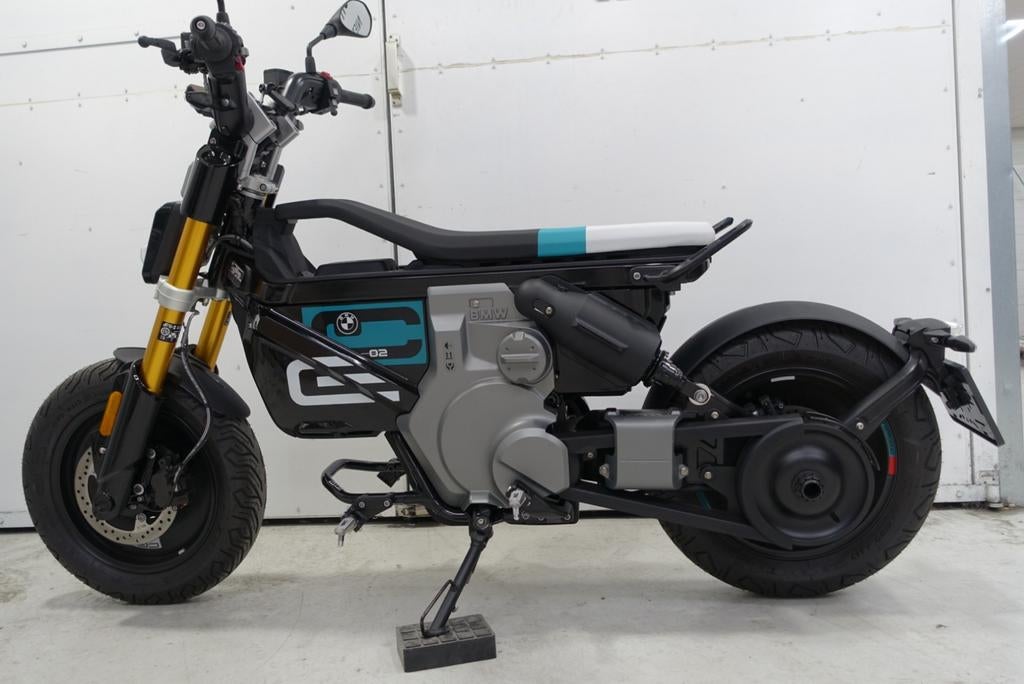 BMW CE-02 HighLine A1 motorscooter Nieuw staat BTW 270 KM, Motoren, Motoren | BMW, Scooter, Bedrijf, Handvatverwarming, 11 kW of minder