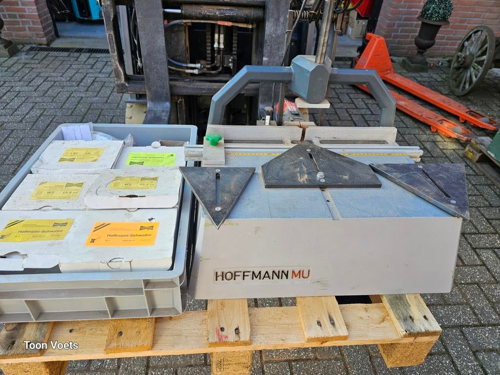 Zwaluwstaart freesmachine Hoffmann met een aantal verbinders, Ophalen, Gebruikt, Overige soorten, Elektrisch
