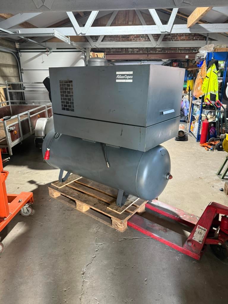 Atlas copco 7,5kw 475 liter  tank geluid gedempt, Ophalen, 800 liter/min of meer, Zo goed als nieuw, Geluidgedempt