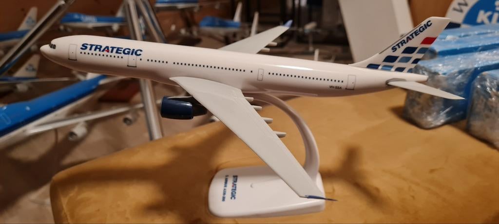 Model van Strategic Airbus A330-200, Ophalen of Verzenden, Zo goed als nieuw, Schaalmodel