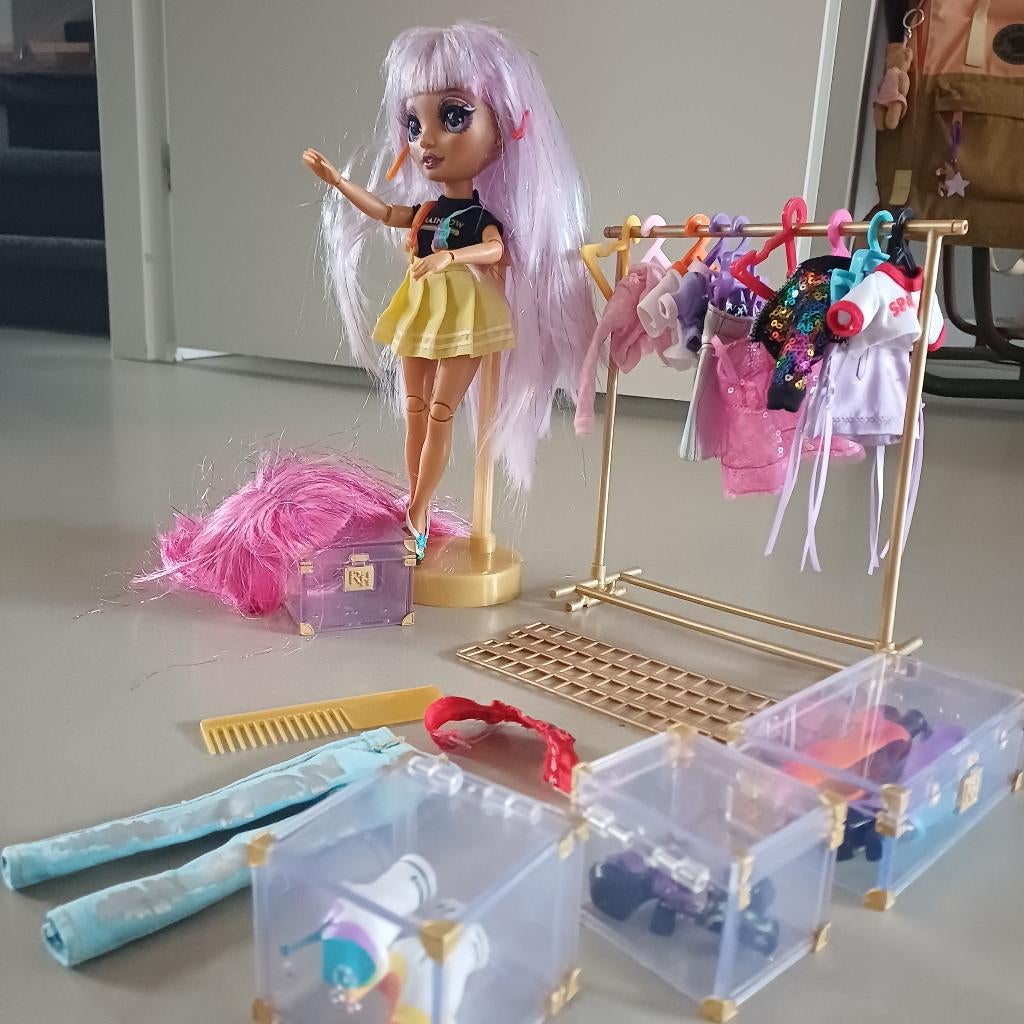 Rainbow high, Kinderen en Baby's, Speelgoed | Poppen, Ophalen of Verzenden, Zo goed als nieuw, Overige typen