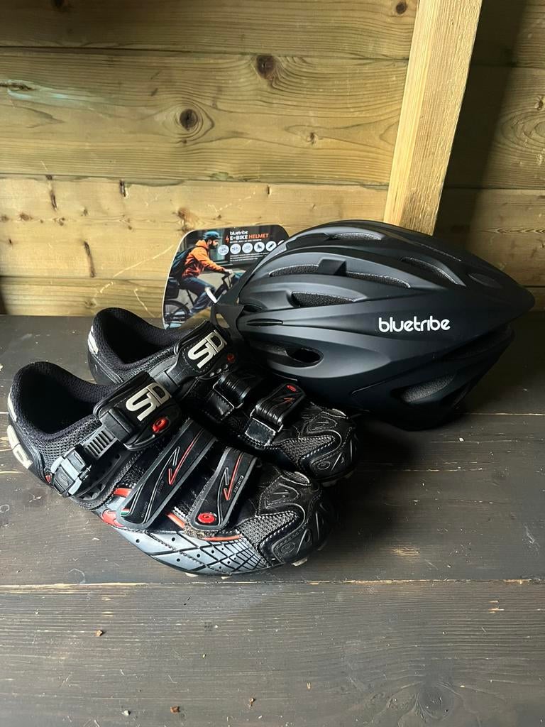 Mountainbikers schoenen maat 42 heren met helm., Ophalen of Verzenden, Zo goed als nieuw, Overige maten