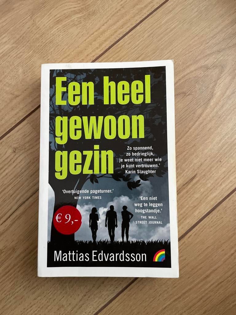 Een heel gewoon gezin - Mattias Edvardsson, Boeken, Ophalen of Verzenden, Zo goed als nieuw, Europa overig