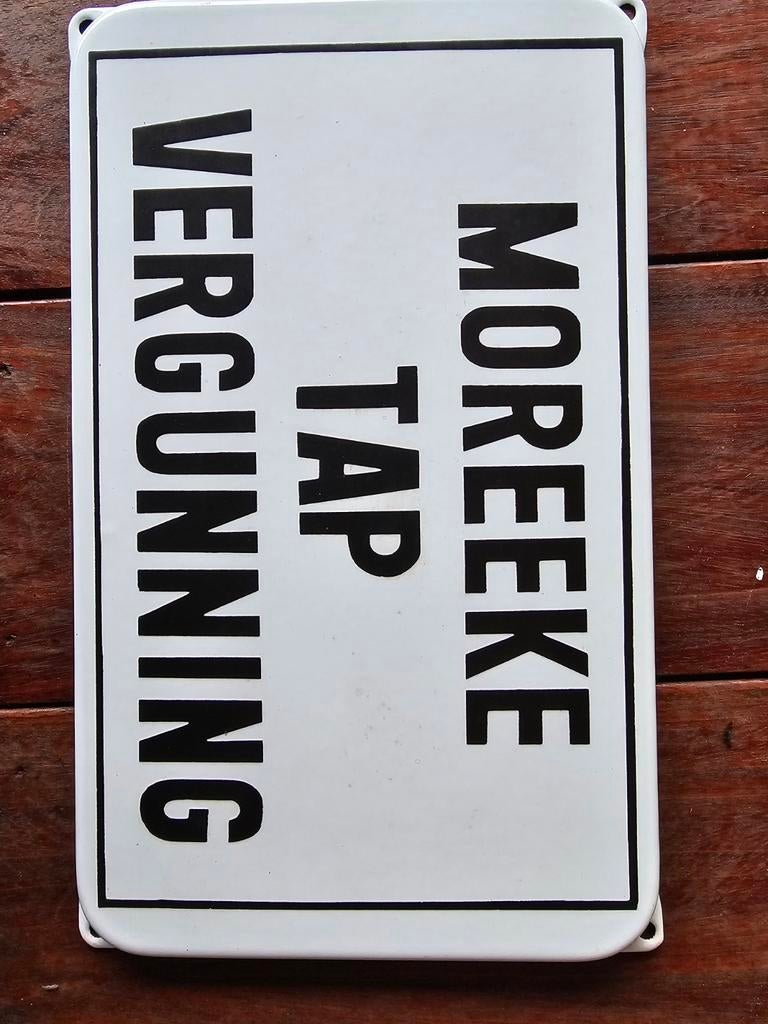 Emaille bord moreeke tap vergunning bier, Ophalen, Reclamebord