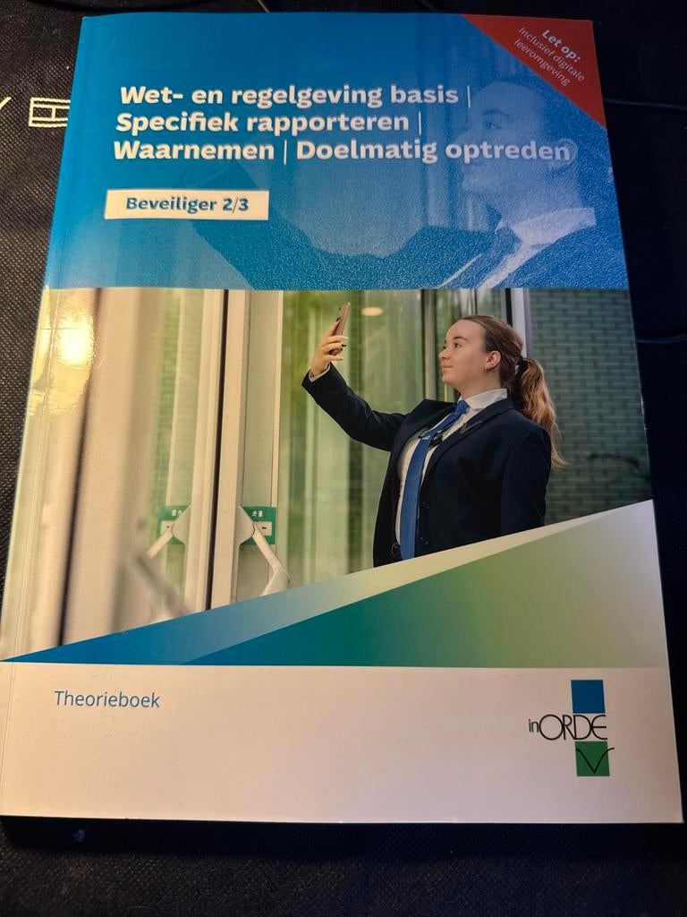 Wet- en regelgeving basis - Beveiliger 2/3, Boeken, Ophalen of Verzenden, Zo goed als nieuw, MBO