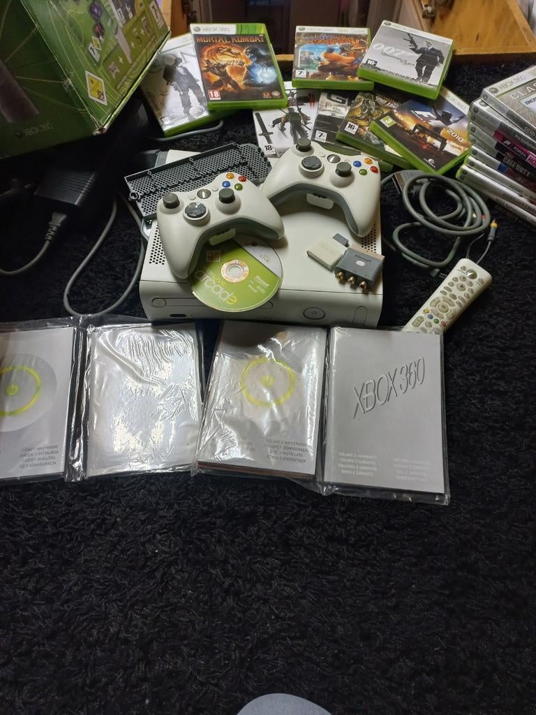 Zeer complete Xbox360 arcade, Spelcomputers en Games, Spelcomputers | Xbox 360, Ophalen of Verzenden, Gebruikt, 60 GB, Met 2 controllers