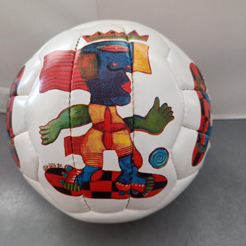 Voetbal Clemens Briels, Antiek en Kunst, Kunst | Designobjecten, Ophalen of Verzenden