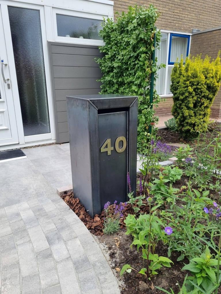 Prachtige handgemaakte cortenstalen brievenbus