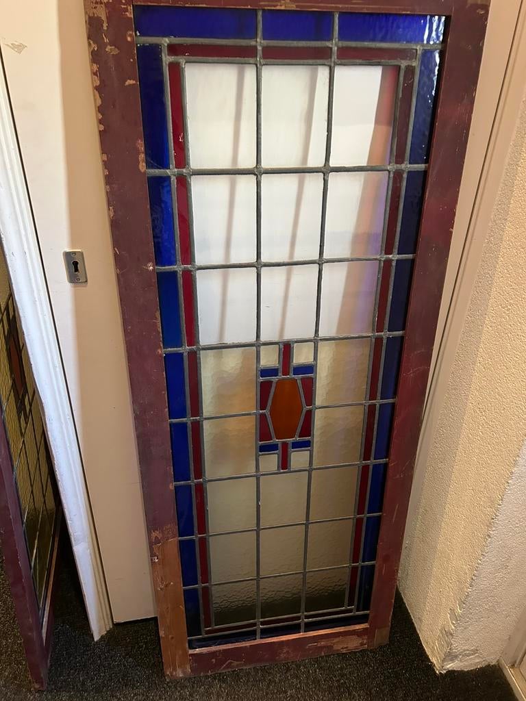 2 glas in lood raam bordeaurood/blauw., Doe-het-zelf en Verbouw, Glas en Ramen, Ophalen, Gebruikt, Minder dan 80 cm, Glas in lood