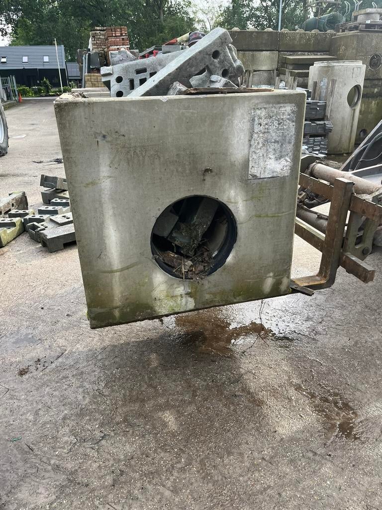 Beton put, Ophalen of Verzenden, Zo goed als nieuw
