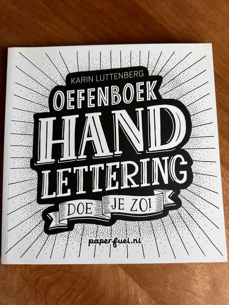 Handlettering Instructieboek - Karin Luttenberg, Ophalen of Verzenden, Zo goed als nieuw, Tekenen en Schilderen