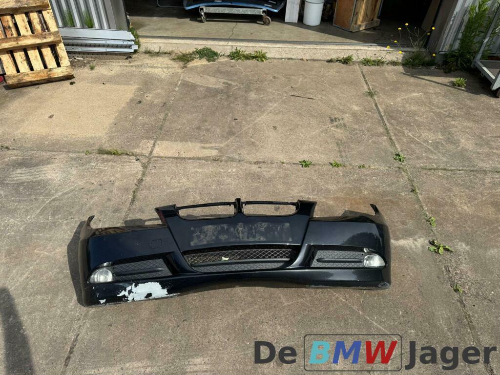 Voorbumper zwart BMW 3-serie E90 E90 51117058443, Auto-onderdelen, Carrosserie en Plaatwerk, Bumper, BMW, Voor, Gebruikt, Ophalen of Verzenden