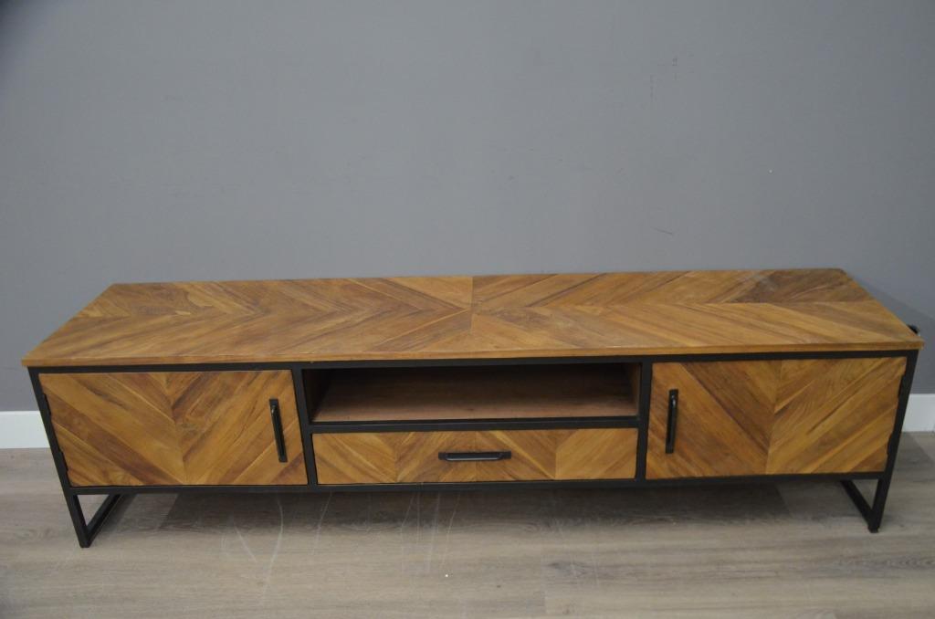 Teak tv meubel met visgraat en staal 190 cm, Huis en Inrichting, 150 tot 200 cm, Ophalen of Verzenden, Zo goed als nieuw, Minder dan 100 cm