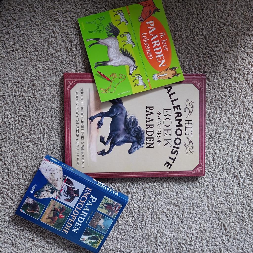 Boekenset paarden, paarden tekenen encyclopedie, Ophalen of Verzenden, Zo goed als nieuw