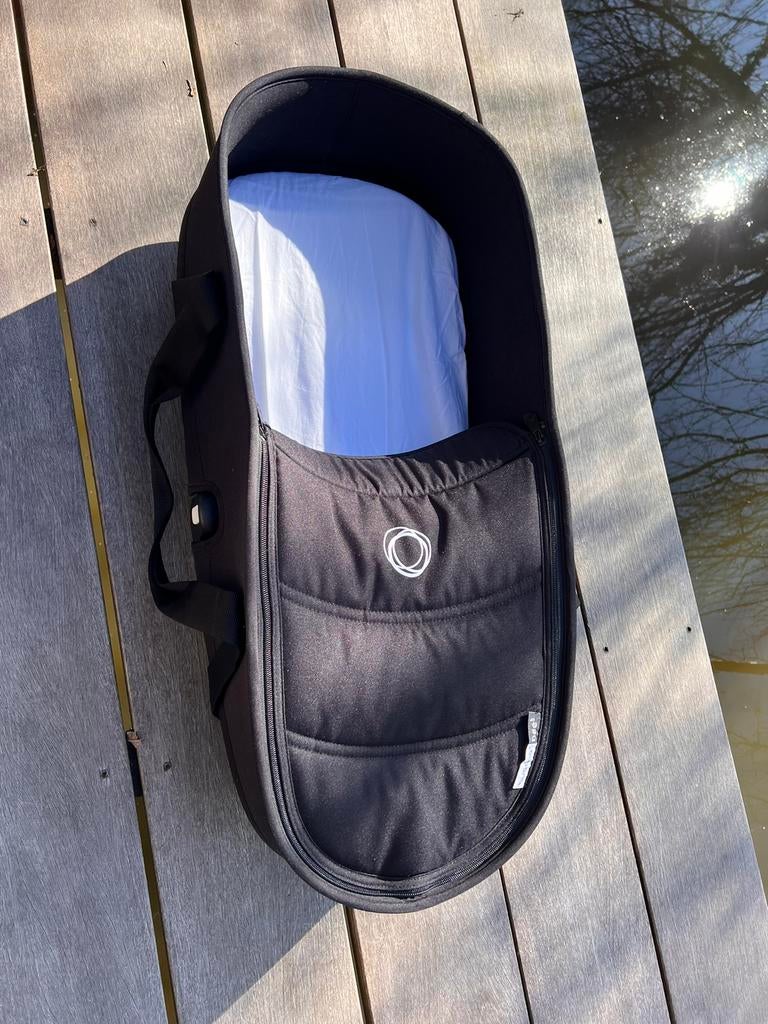 Bugaboo Bee Bassinet + adaptors+ water proof sheets, Kinderen en Baby's, Kinderwagens en Combinaties, Ophalen, Zo goed als nieuw