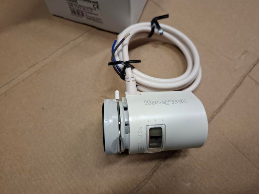 Honeywell Home thermische motor, 4mm, 24V, eindschakelaar MT, Ophalen of Verzenden