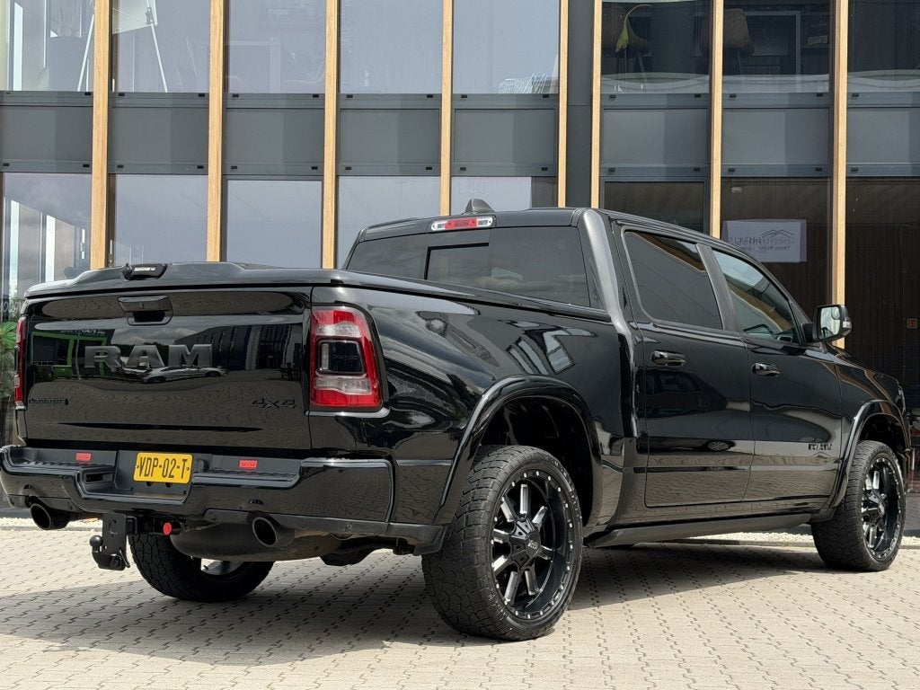 RAM Ram 1500 5.7 V8 4x4 Crew Cab Laramie | LPG | Luchtvering, Gebruikt, 5654 cc, 402 pk, Zwart