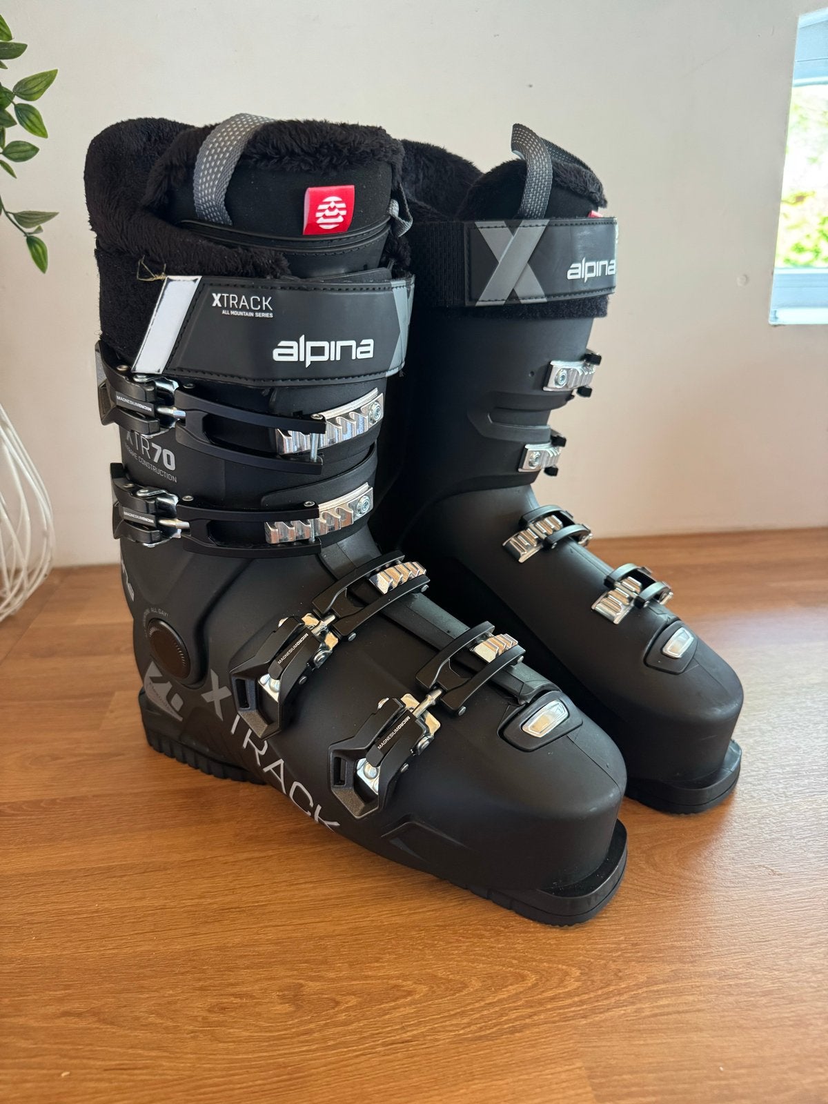 Alpina XTRACK70 skischoenen - als nieuw, 160 tot 180 cm, Schoenen, Nieuw, Skiën