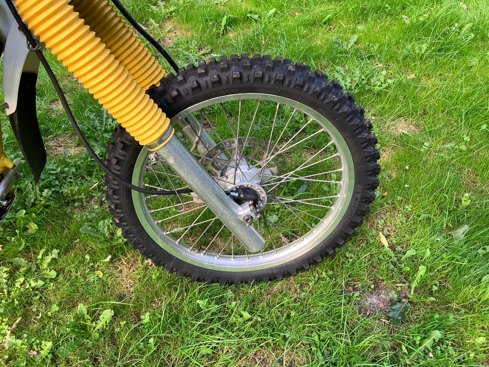 Foto 12 van Suzuki DR350se vintage enduro met elektrische start!